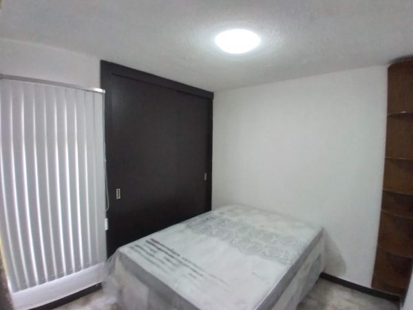 HABITACION CAMA MATRIMONIAL BANO COMPARTIDO