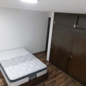 HABITACION CAMA MATRIMONIAL BANO COMPARTIDO